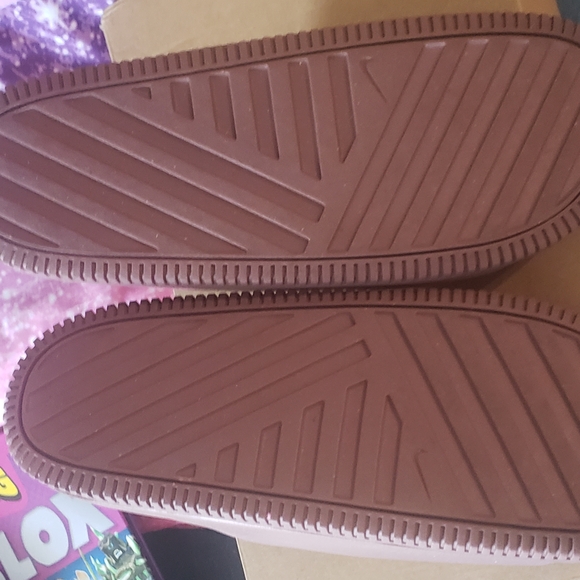 Nike Women's Sandals in Mauve - Picture 4 of 7